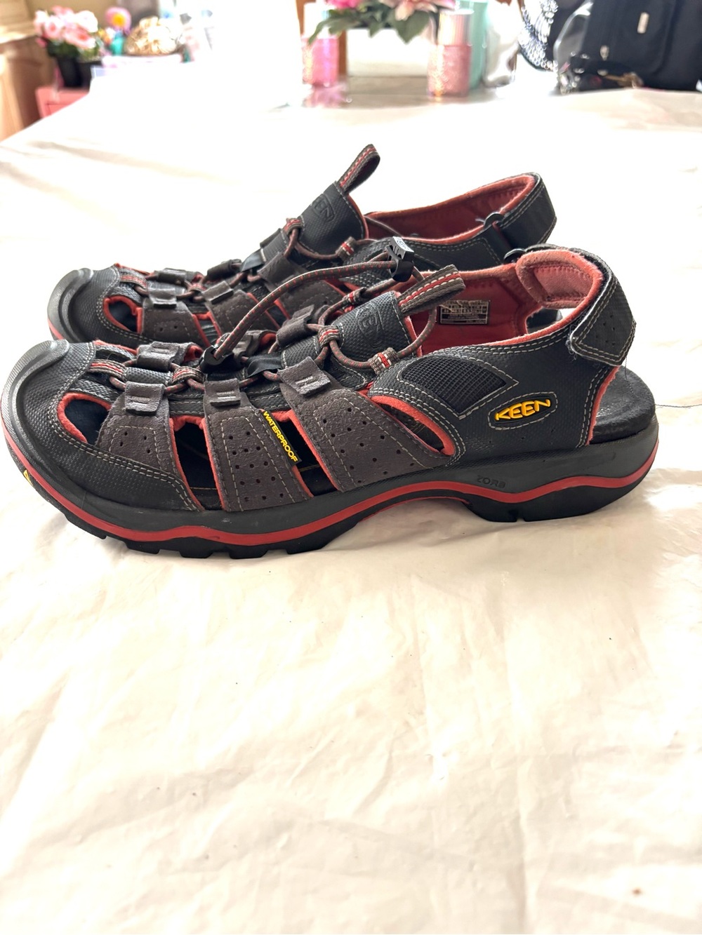 KEEN Gray Red Rialto ll Waterproof Hiking Sandals SZ 10.5 Worn 1X - Picture 12 of 15